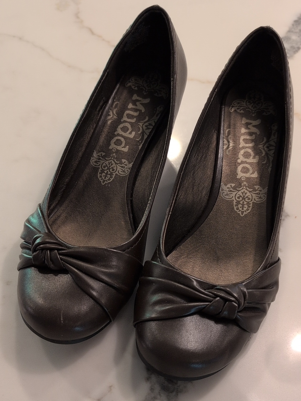 Mudd Black Knotted Round-Toe Heels